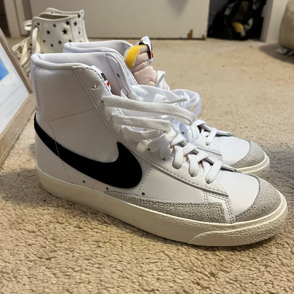 NWOT Nike Blazer High tops Sz 8 women